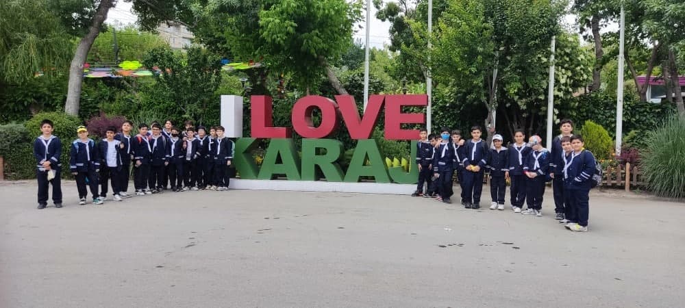 بازدید دانش اموزان از باغ گلهای کرج