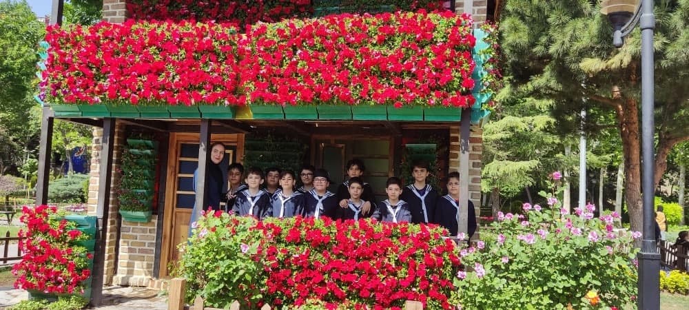 بازدید علمی تفریحی از باغ گلها کرج